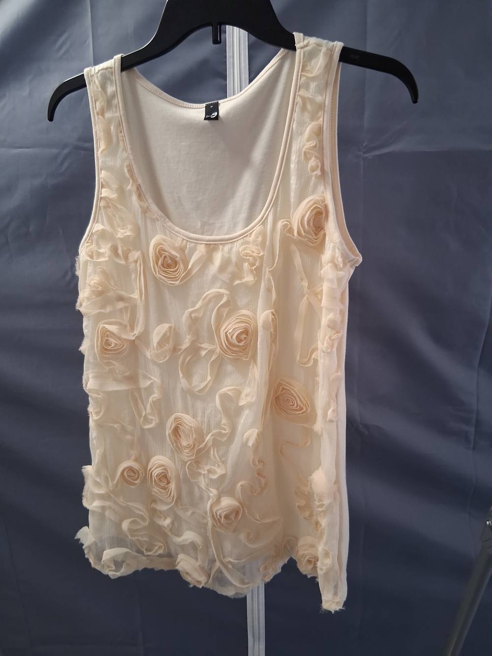 Ing Cream Floral Applique Sleeveless Tank